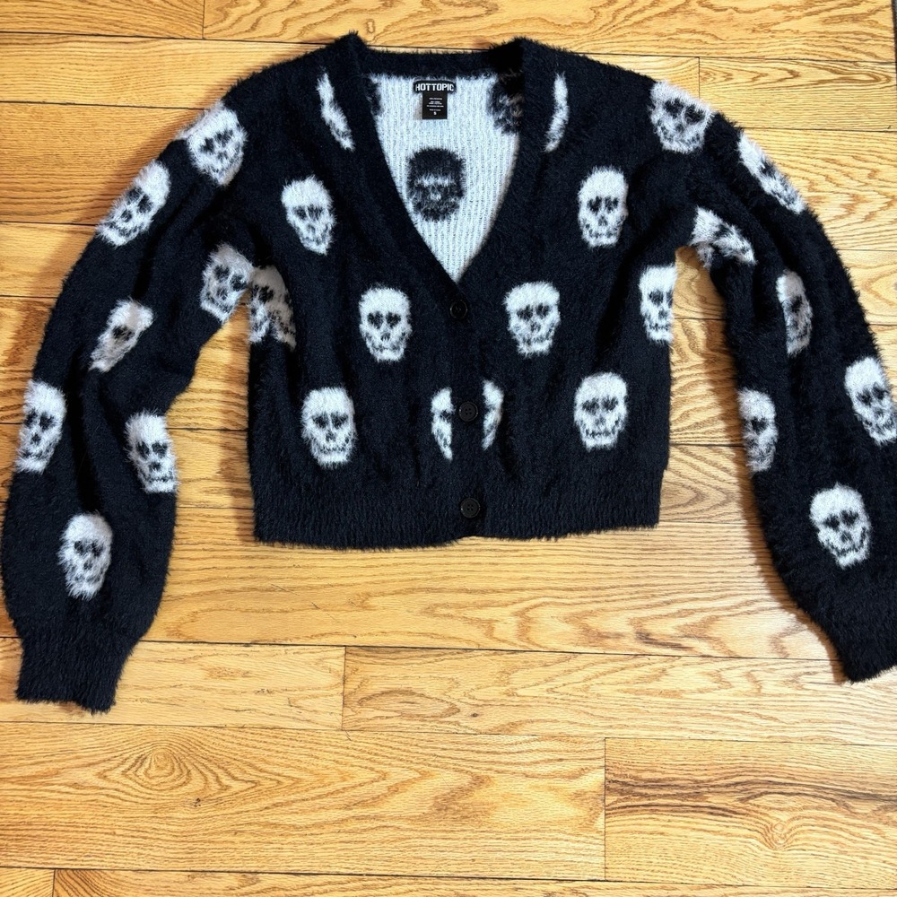 Hot Topic Cardigan All Over Skull Print Cardigan Button Front Fuzzy Womens S